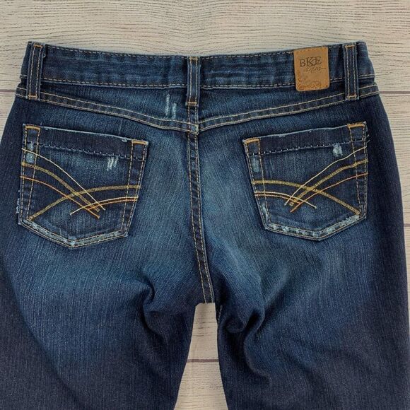 BKE Capri Jeans sz 28 Dark Wash Factory Fading Distressing 22" inseam - Picture 6 of 9
